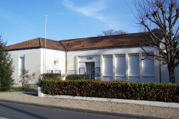640px-Le_Puy_33_Mairie.jpg